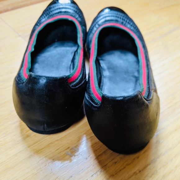 Gucci Black Ballerina Flats, with Guccis Classic Iconic Red & Green Band - Picture 4 of 5